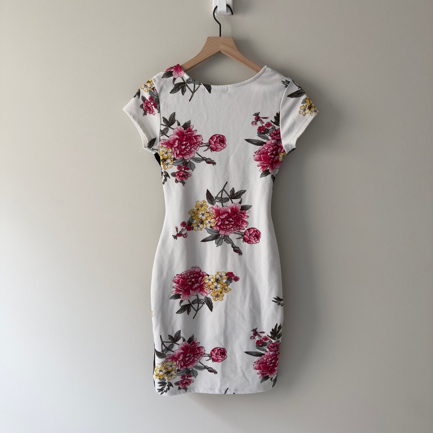 Almost Famous Floral Faux Wrap Mini Dress Short Sleeve V-Neck Bodycon Crepe M