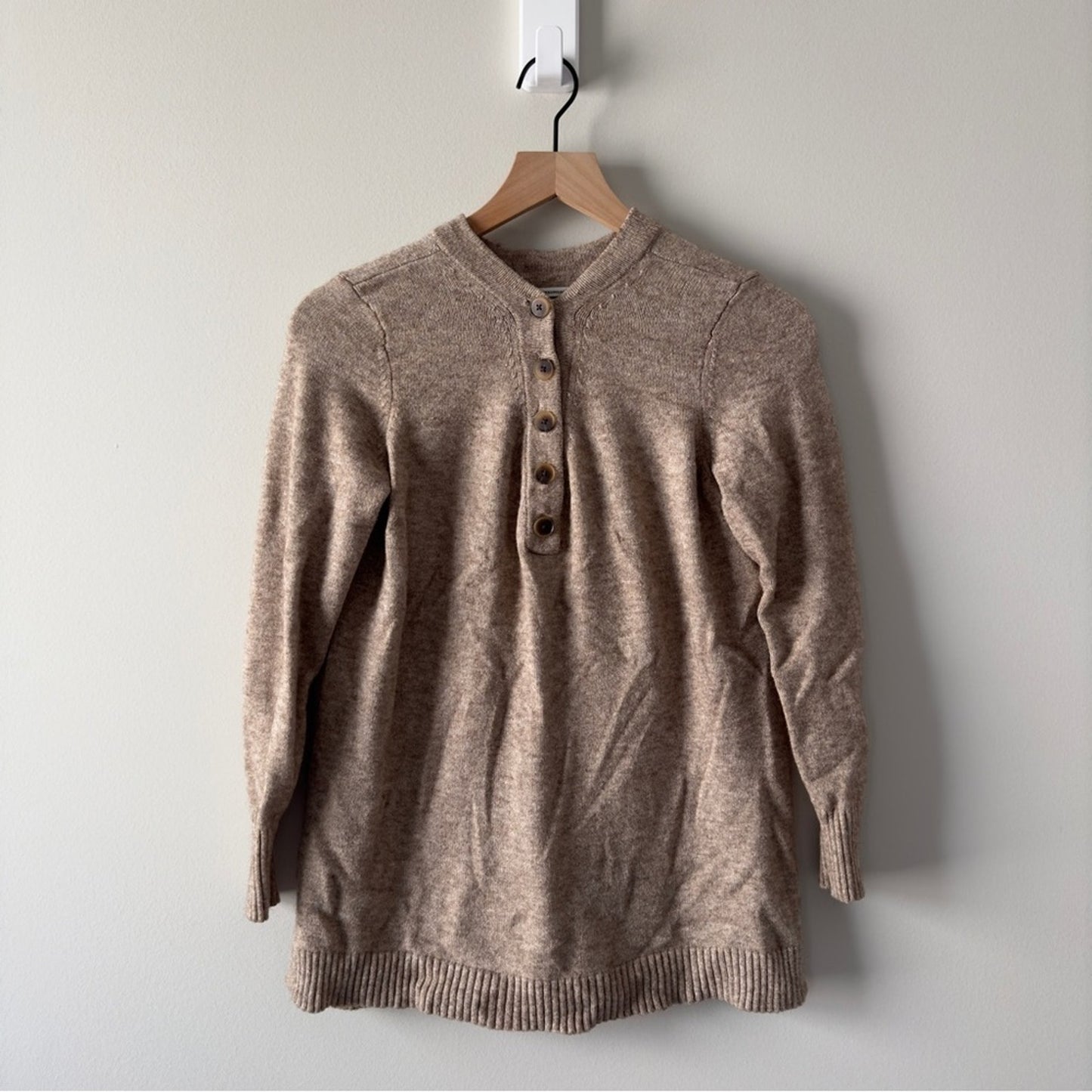 Anthropologie Serena button v-neck sweater ribbed edge long sleeve soft knit S