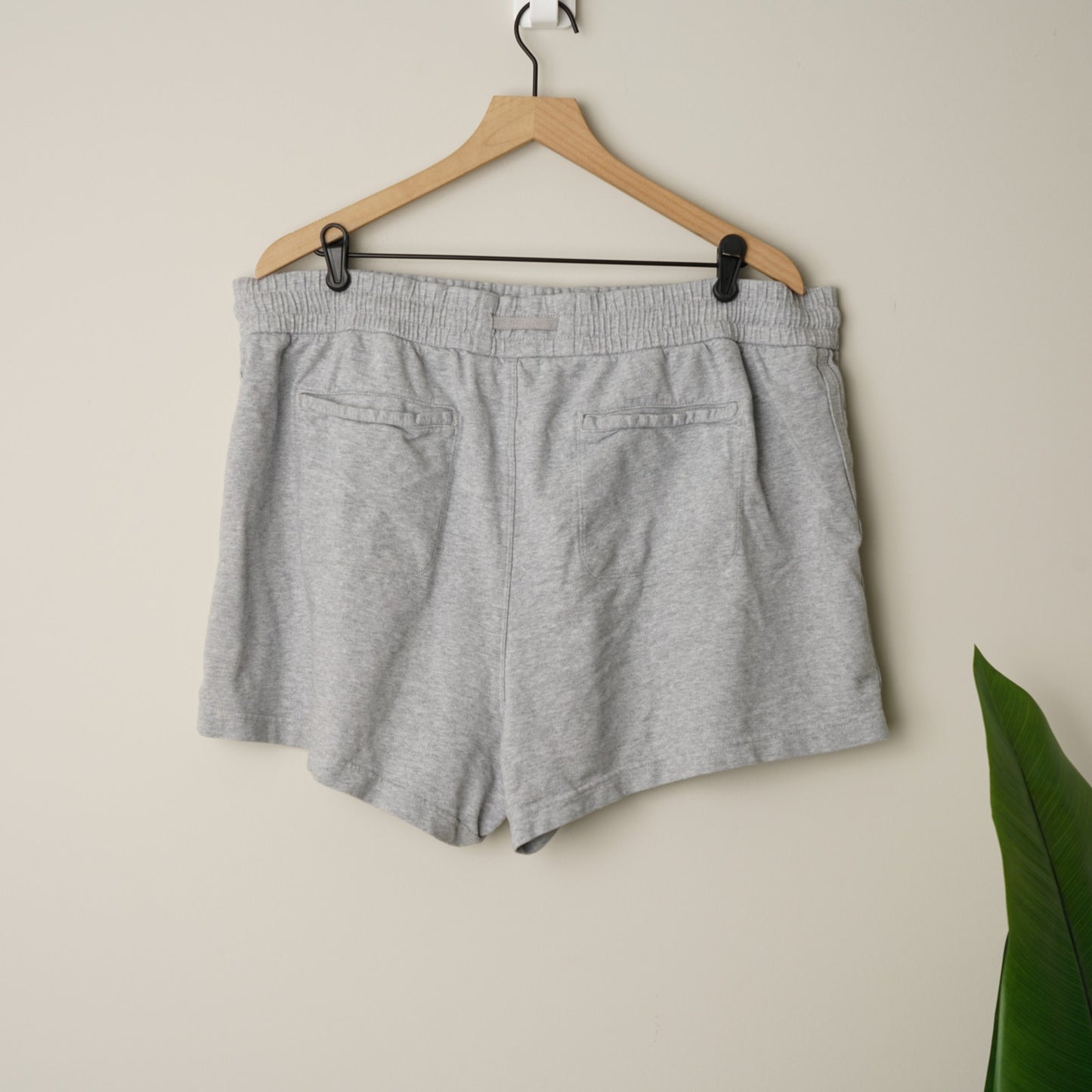 Athleta Farallon Heathered Short Gray Athleisure Cotton Stretch Drawstring EUC
