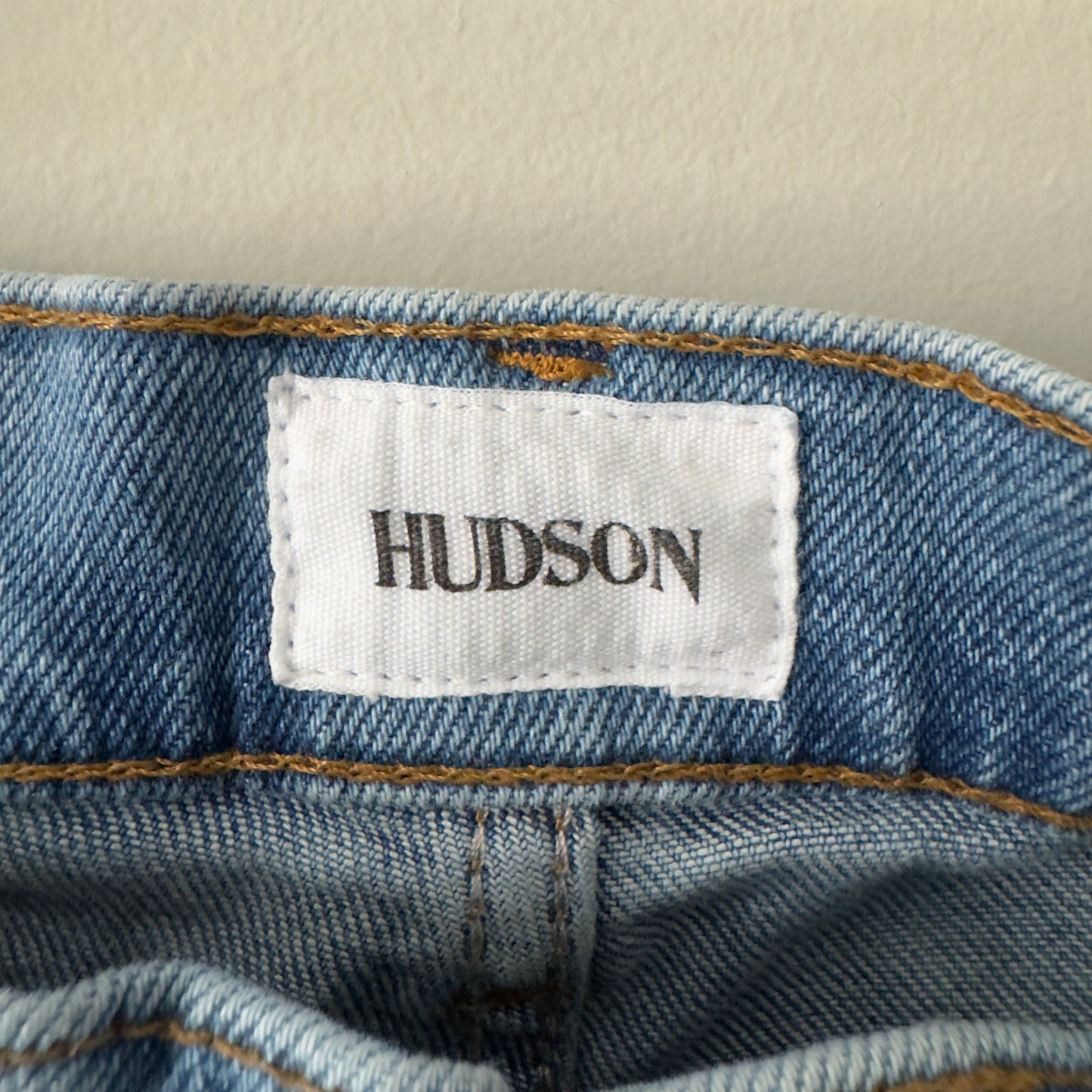 Hudson High Rise Zoeey Straight Crop Jeans raw hem distressed knees zip pockets