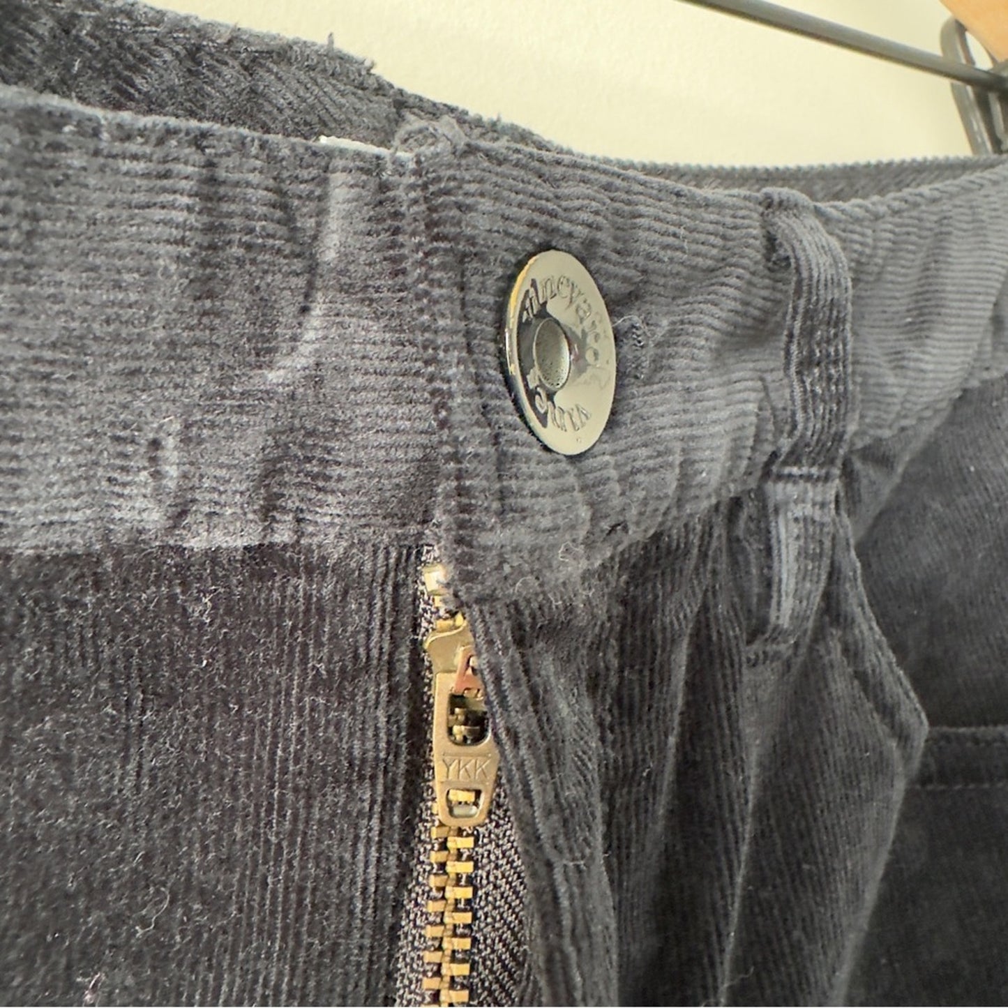 Vineyard Vines Corduroy Pants pockets slit hem zip button stretch cotton soft 4