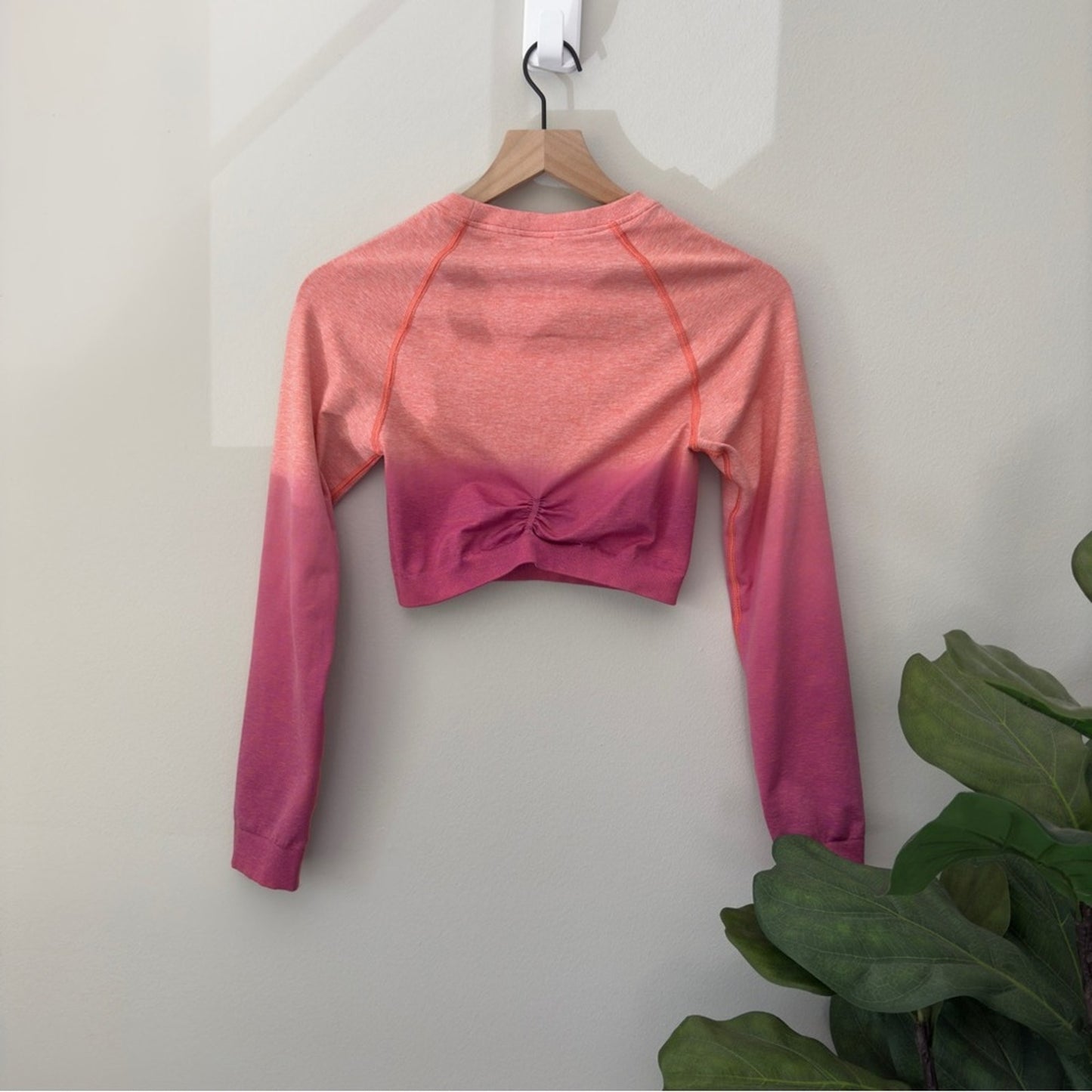 Gymshark Athletic Crop Top Long Sleeve Ruched Back Crew Neck Logo Front Ombré